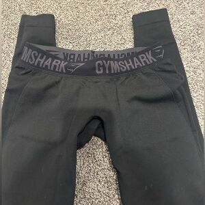 Gym shark leggings